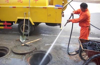 迎新春小區(qū)煥新顏——無(wú)錫開(kāi)展下水道與污水池清理，保障居民歡度佳節(jié)